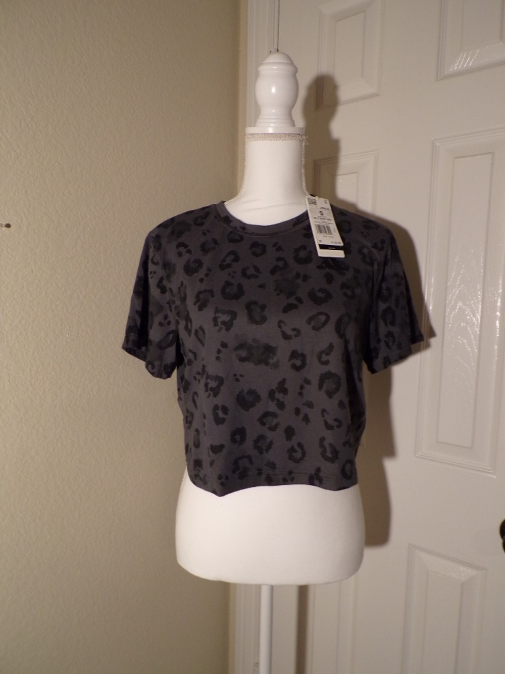 Adidas Women's WE T-Shirt AOP Crop Top – Grey Five Leopard Print – Size S